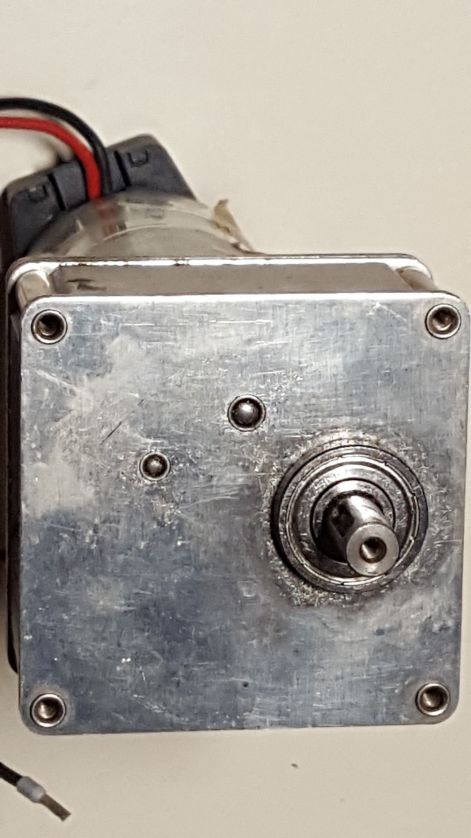 vdo_m48x50_12_v_dc_motor_101_attetellel3.jpg vdo_m48x50_12_v_dc_motor_101_attetellel3.jpg